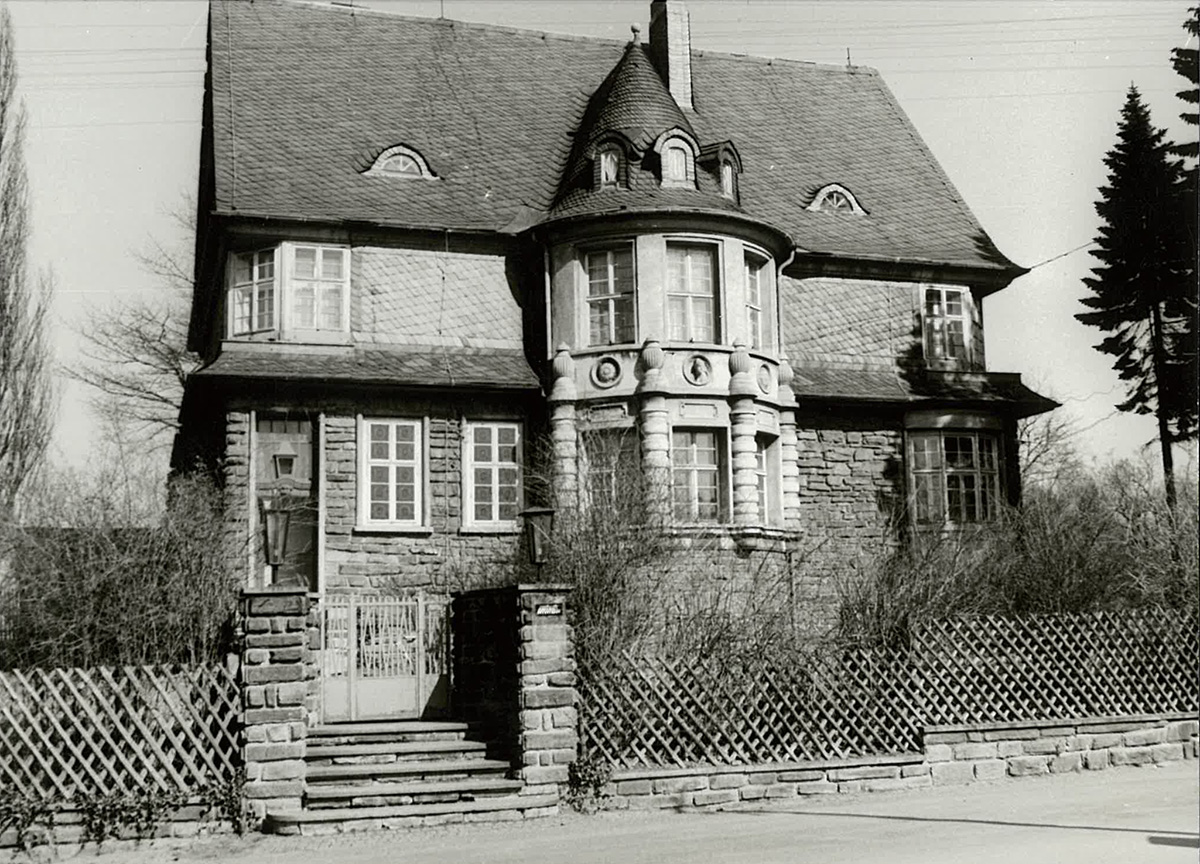 1918 Bau der Villa